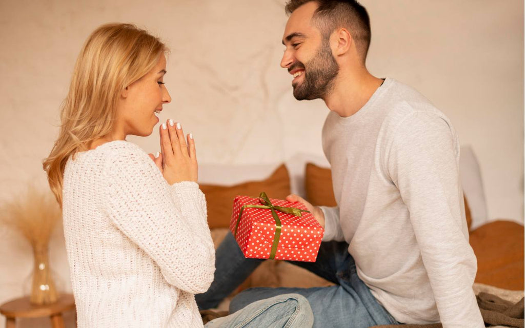 Pokloni za devojku - TOP 11 ideja za najbolji poklon za nju