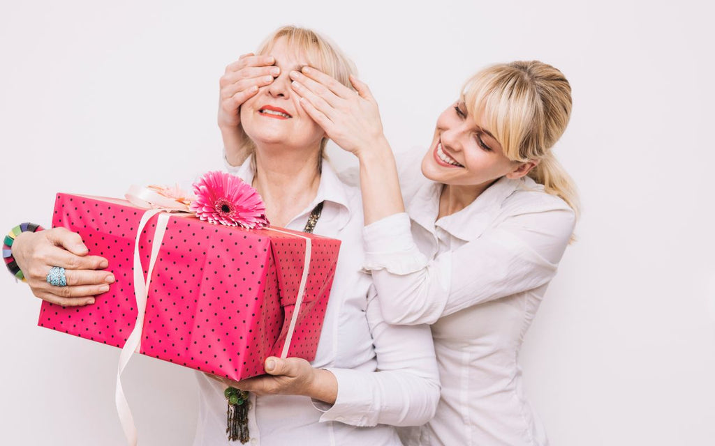 Poklon za Mamu - Top 11 Ideja Šta Kupiti Mami?
